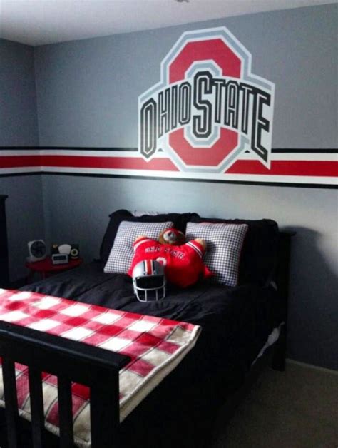 Ohio state inspired crochet block o decorative rug! OSU bedroom | Ohio state bedroom, Ohio state rooms, Boy ...
