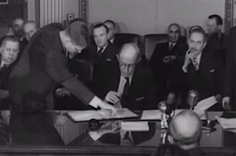 Il Y A 75 Ans La Vraie Signature Du Traité De Bretton Woods