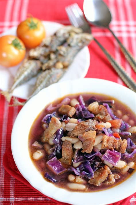 Reduce heat to medium and simmer for 40 minutes. Cabbage and Cannellini Bean Stew - Ang Sarap