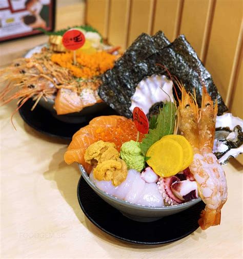 Donburi King Gaze Into The Year Old Soy Sauce With Sashimi Foodgem Food Travel