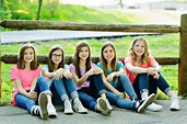Pin by Lea Davis on Tween group | Friend poses, Friend group pictures ...