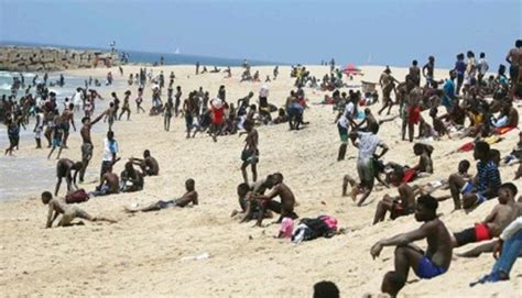 Jornal De Angola Notícias Banhistas Ignoram Decreto Sobre Calamidade Pública