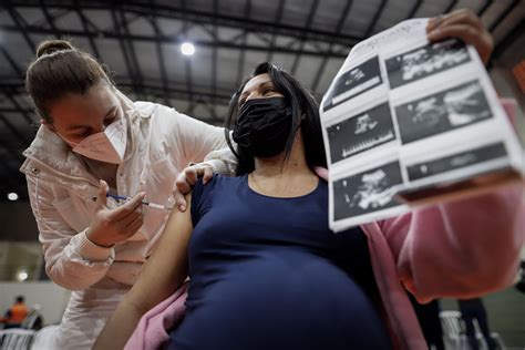 La Sociedad Española de Ginecología y Obstetricia recomienda vacunar a las embarazadas cuando