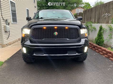 2014 Ram 1500 With 20x10 24 Moto Metal Mo970 And 35125r20 Kenda