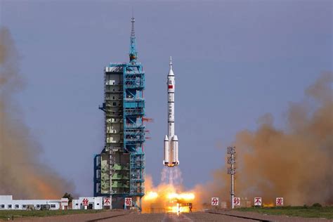 O problema é que um dos estágios do foguete long march 5b se manteve em. China lança sua primeira sonda a Marte