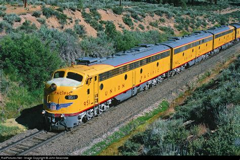 Railpicturesnet Photo Up 951 Union Pacific Emd E9a At Claireville