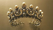 La tiara dei Savoia all'asta: il prestigioso gioiello ha un valore ...