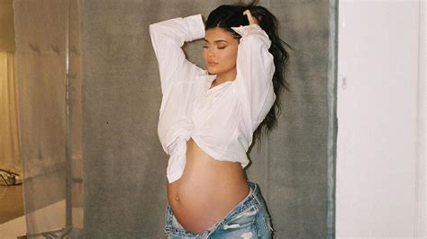 Watch Access Hollywood Highlight Kylie Jenner Shares New Photos Of Her