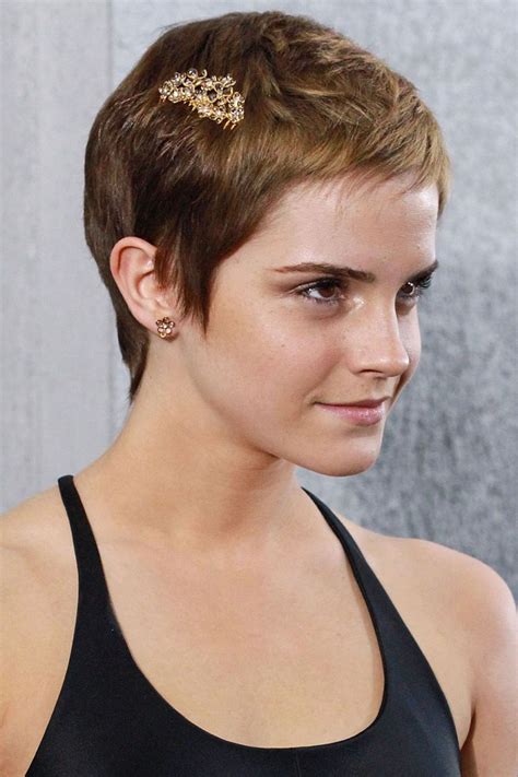 Emma Watsons Best Hair Moments Of All Time Emma Watson Hair Emma Watson Short Hair Short