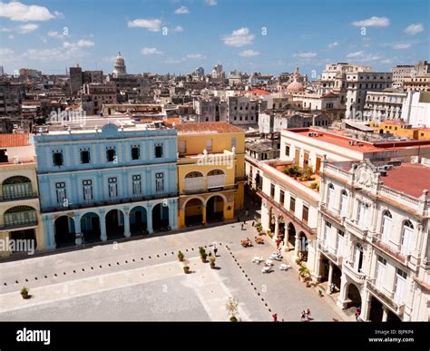 Colonial Architecture In Havana Plaza Habana Old Town Plaza Cuba