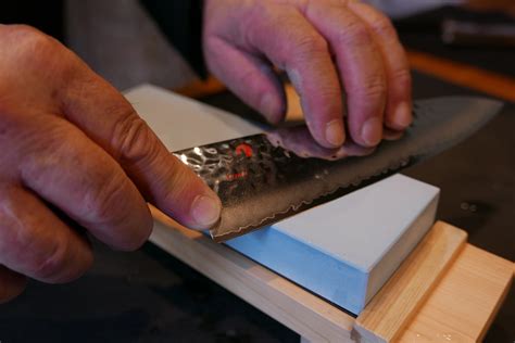 Se trata de una barra cilíndrica de acero específicamente diseñada para el afilado de cuchillos. La razón por la que debes afilar tu cuchillo de cocina ...