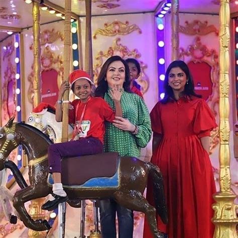 Star Session Nita Indiaatthemet Nita Ambani Toasts Mumbai Artist