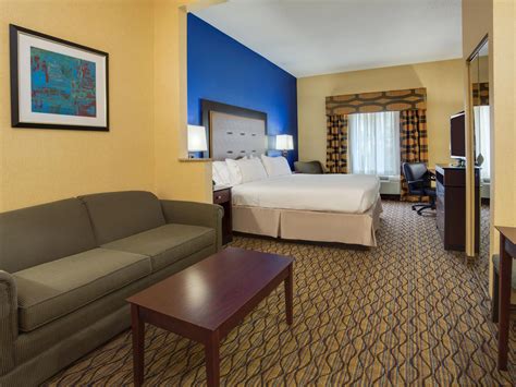 Holiday Inn Express And Suites Tower Center New Brunswick Guest Room