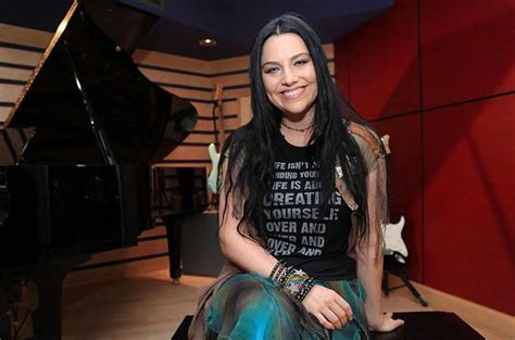 Evanescences Amy Lee Welcomes First Child Shares Adorable Photo Amy