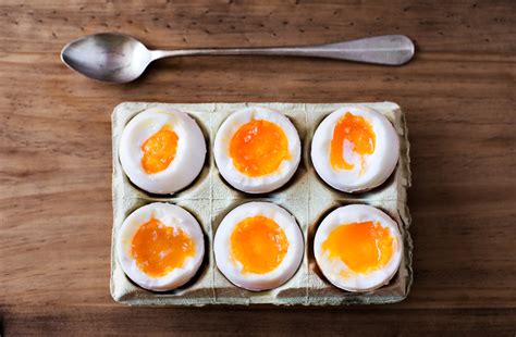 Cocinar demasiados huevos en una olla puede tener un efecto adverso. Cocinar Huevos Duros Como En El Microondas