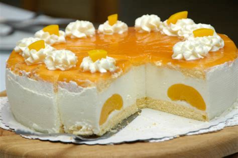 Mit diesem rezept gelingt das köstliche dessert. Maracuja-Joghurt-Torte | Rezept | Joghurttorte, Kuchen und ...