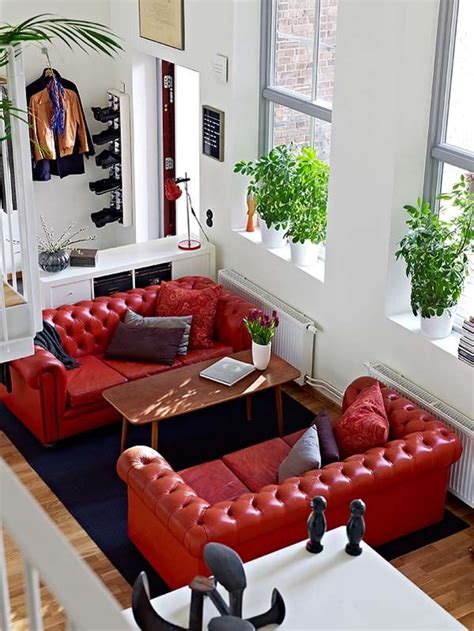 Red couch living room ideas for unique living room, title: Un appartement moderne et lumineux à Göteborg | Living ...