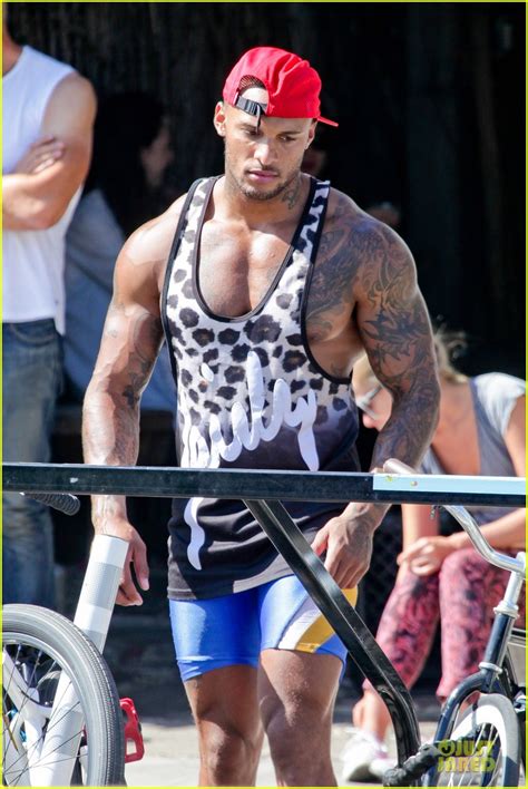 Kelly Brooks Fiance David Mcintosh Is Too Sexy For His Shirt On Venice