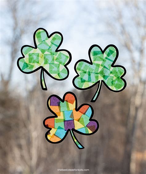 Shamrock Suncatcher In 2020 Saint Patricks Day Art Suncatcher Craft