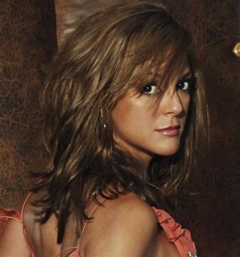 Made popular by farrah fawcett in the 70s, a feather haircut is a variation of the layered cut where the volume is taken down from the crown and refined layers are added to the bottom. Cool hair style with feathered bangs ideas 21 - Fashion Best