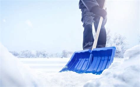 Snow Shoveling Can Cause Cardiovascular Failure Flint Our Community