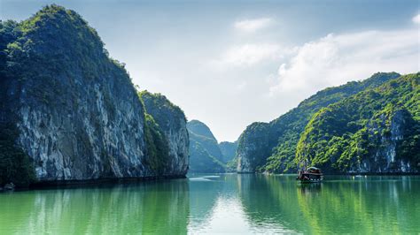 Download Wallpaper 3840x2160 Vietnam Halong Bay Sea Mountains