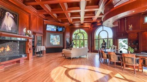 Inside Eminems Luxurious Former Mansion
