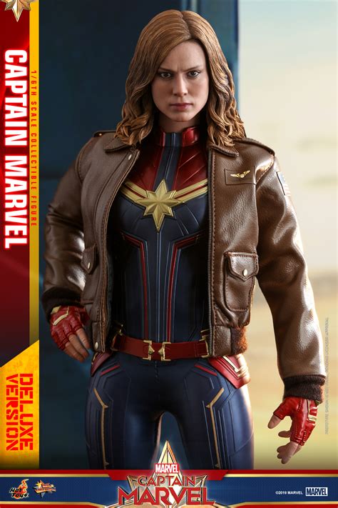 Hot Toys Captain Marvel Collectible Figure