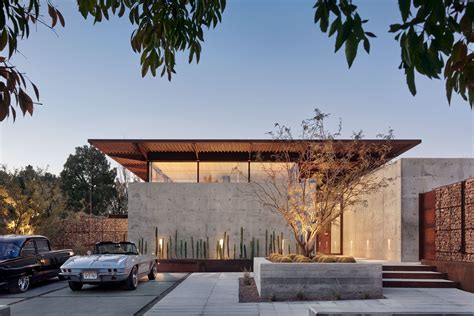 Photos Of The Lakeflato Designed Courtyard House In El Paso