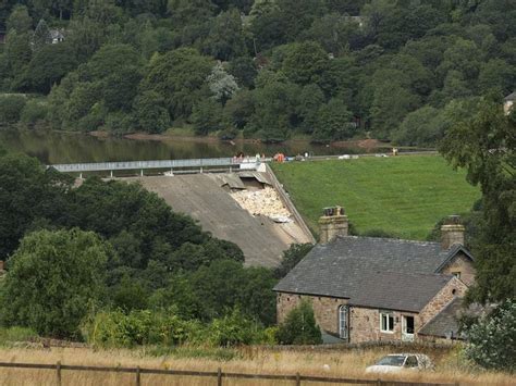 Evacuated Residents Near Collapse Threatened Dam Allowed Brief Return