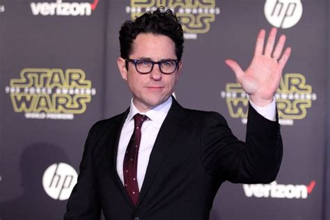 ‘star Wars Jj Abrams Pays Tribute To Carrie Fisher As Episode Ix