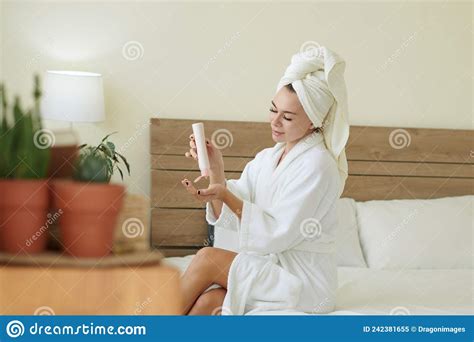 Woman Applying Lotion After Shower Stock Image Image Of Wellbeing