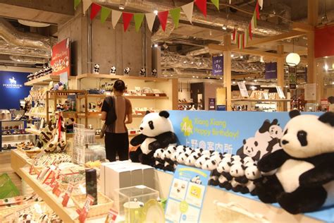Corona Ni Makeruna Newborn Pandas Bring Celebration To Tokyo