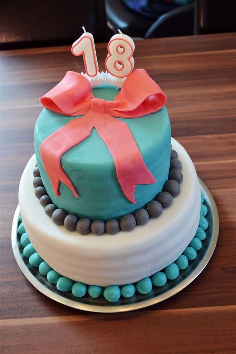 Kuchen in herzform aus bisquitteig. Ich Bin Farbenfroh: Fondant Birthday Cake