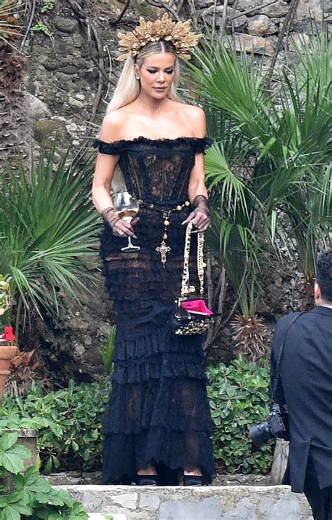 Khloé Kardashian Założyła Dwie Korony I Przezroczystą Czarną Gorsetową Sukienkę Na ślub Kourtney