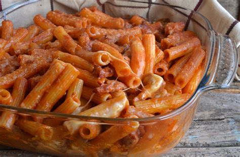 La salsiccia mi piace in fondo. Pasta al forno con sugo di salsicce | Diario di Ricette ...