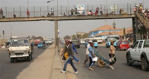 Polícia De Trânsito Preocupada Com Aumento De Atropelamentos Em Luanda Ver Angola