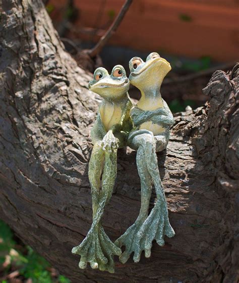 Long Legged Frogs Cute Sitting Couple Cartoon Style Garden Ornament