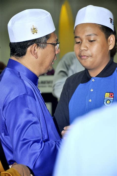 Menteri besar terengganu buat laporan polis. DUNGUN TIMES: Menteri Besar Terengganu Dalami Hati Orang Muda.
