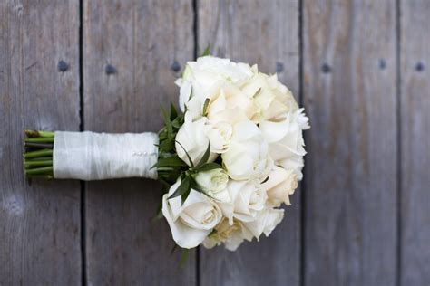 Inspirational And Elegant White Bridal Bouquets