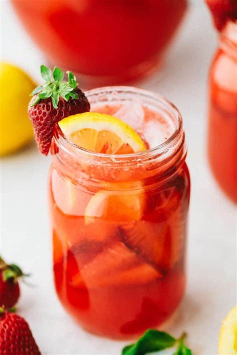 Homemade Strawberry Lemonade In 2020 Homemade Strawberry Lemonade
