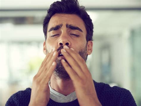 How to stop sneezing: 12 natural tips