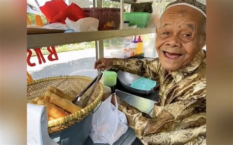 Kakek Berusia 100 Tahun Jualan Lumpia Basah Di Bandung Viral Tetap