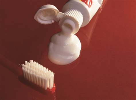 Food debris and plaque removal is achieved by the detergent and abrasive ingredients in toothpaste. How does sensitive toothpaste work? - How It Works