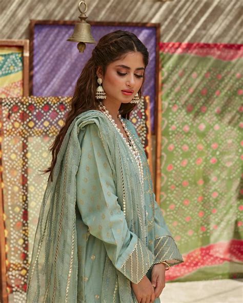 Qunoot Indian Fashion Saree Velvet Dress Designs Fashion