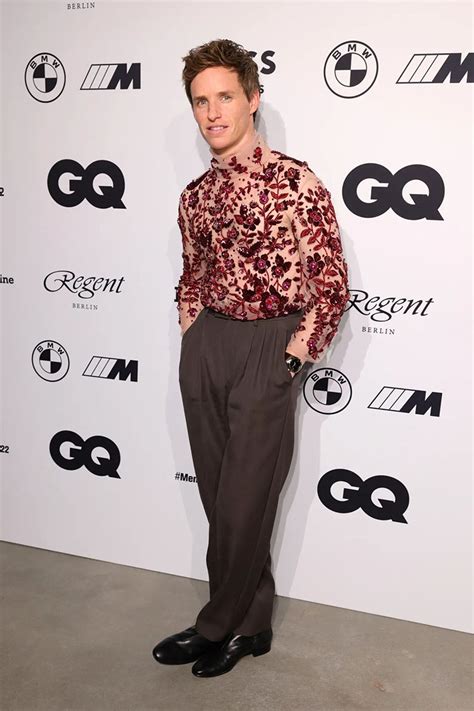 Eddie Redmayne Wore Gucci To The 2022 Gq Men Of The Year Awards Red