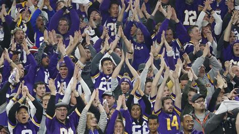 Vikings Fans Take Over Rocky Steps With Skol Chant