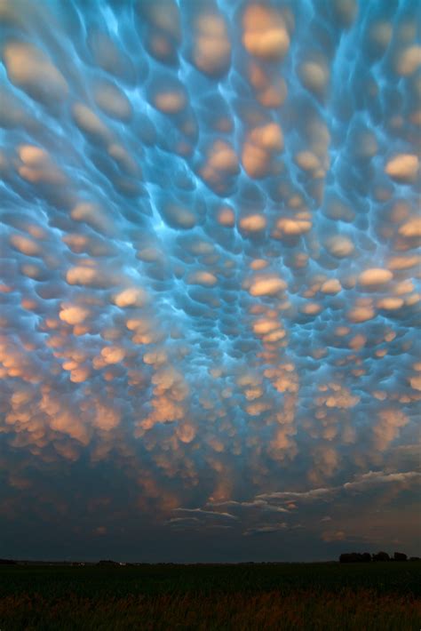 Science Visualized Mammatus Clouds Fill The Sky After Sunset