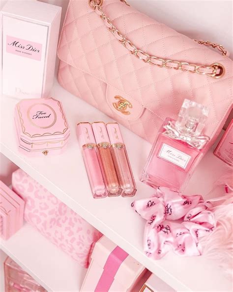 pink buffet discovered by m y k e on we heart it truc rose mode rose esthétique rose