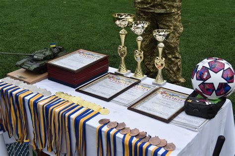 На донбасі валерій залужний з 2014 року. На Чернігівщині нагородили переможців з мініфутболу ...